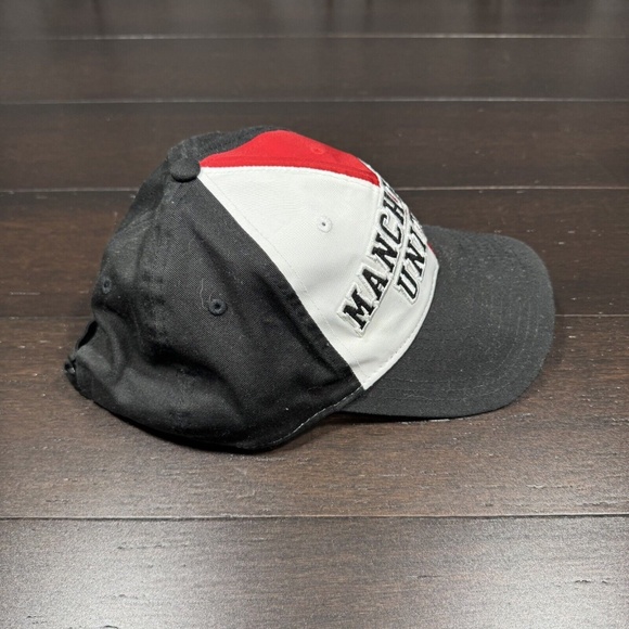 New Era Manchester United FC 9Twenty Strap Back Adjustable Hat Red White Black - Picture 4 of 7